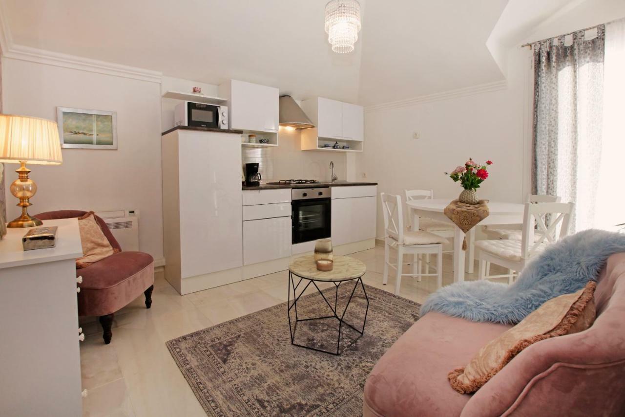 Ambroz Apartment *
